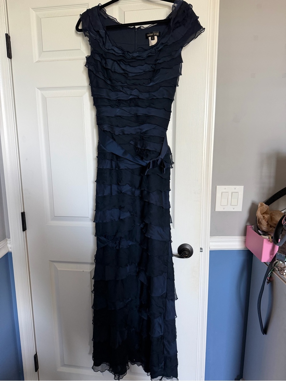 Tadashi Shoji Tiered Ruffle Gown Size 8 - Picture 4 of 8